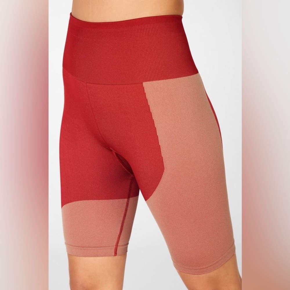 Fabletics - New with tags! - High waisted block short Size XS sku#128